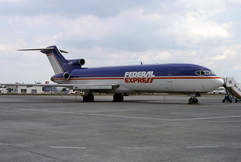 FedEx Boeing 727-233F estacionado en Bruselas antes de partir para Newark. Foto: Guy Visele